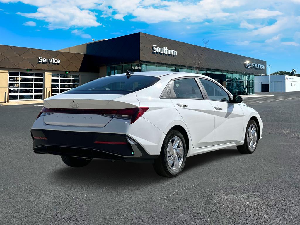 2025 Hyundai Elantra SE photo 7