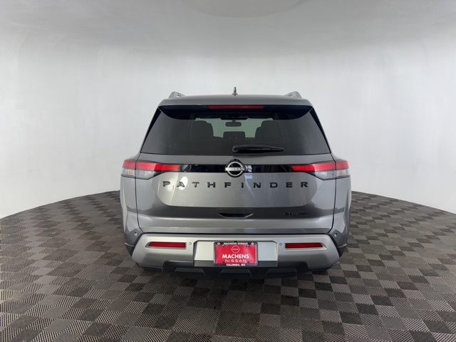 2022 Nissan Pathfinder SL photo 2