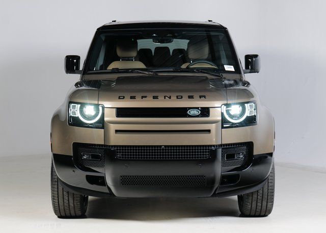 2025 Land Rover Defender 110 X-Dynamic SE photo 8