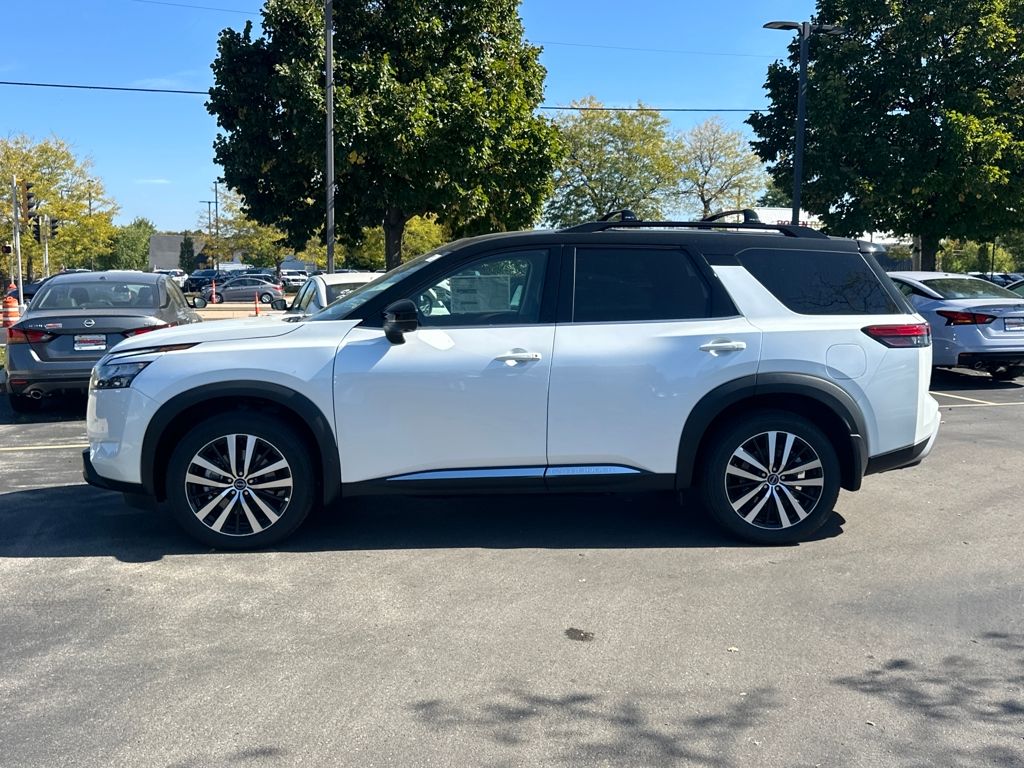2025 Nissan Pathfinder Platinum photo 2