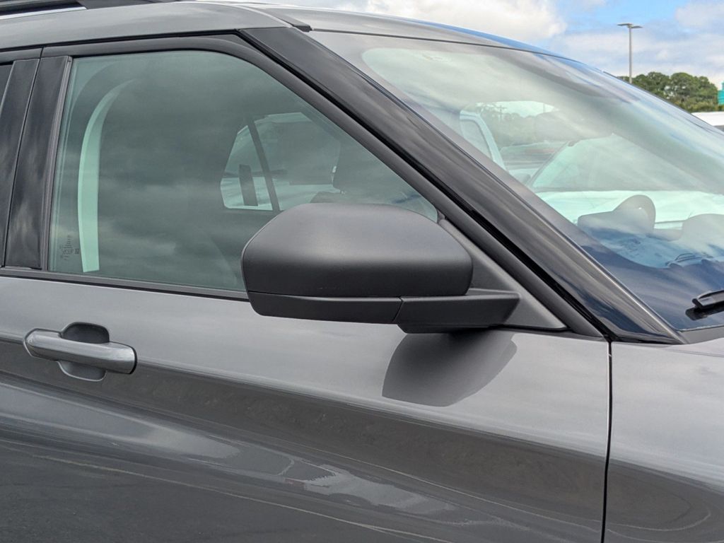 2025 Ford Explorer photo 4