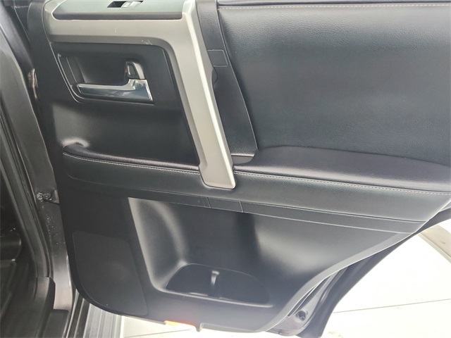 2020 Toyota 4Runner SR5 photo 35