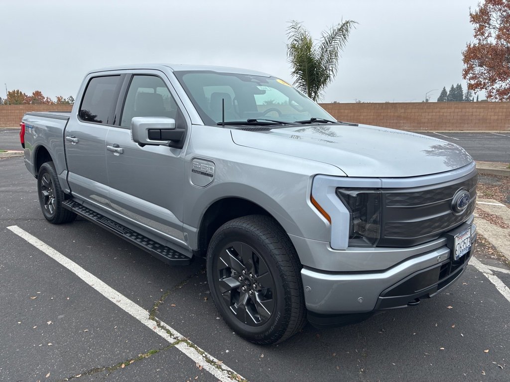 2023 Ford F-150 Lightning Lariat's photo