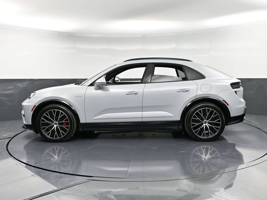 2025 Porsche Macan Turbo Electric photo 2