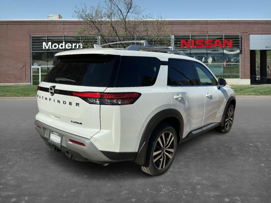 2025 Nissan Pathfinder Platinum photo 3