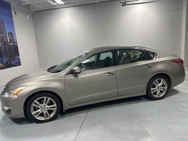 2013 Nissan Altima 3.5 SV photo 3