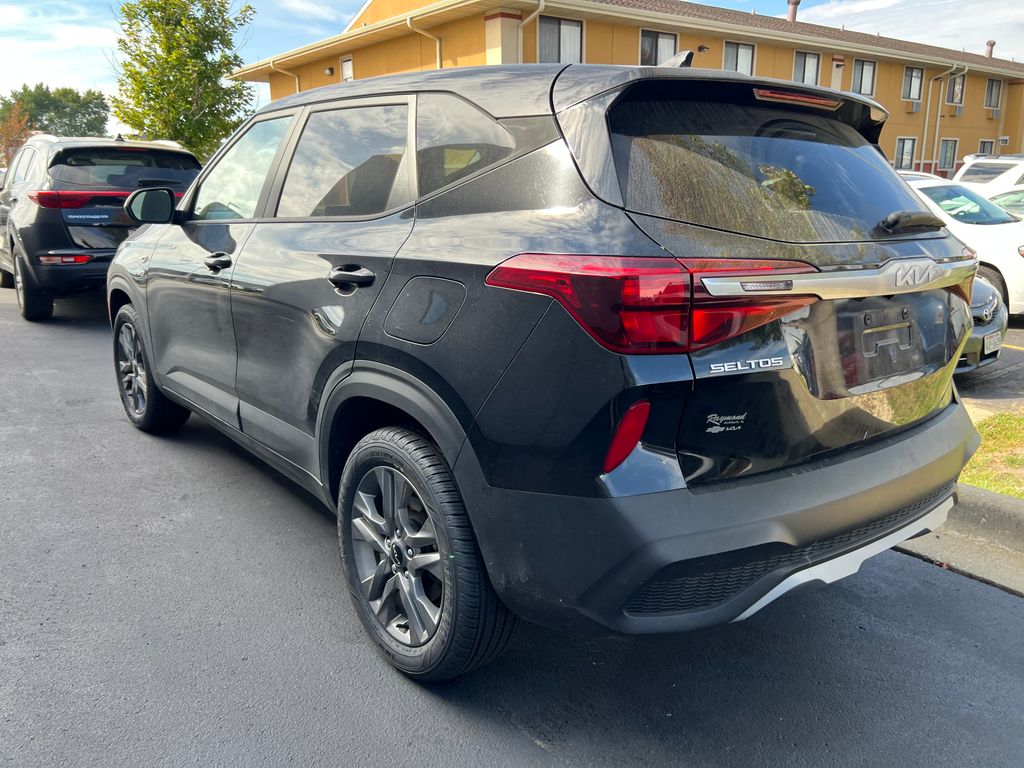 2023 Kia Seltos LX photo 4