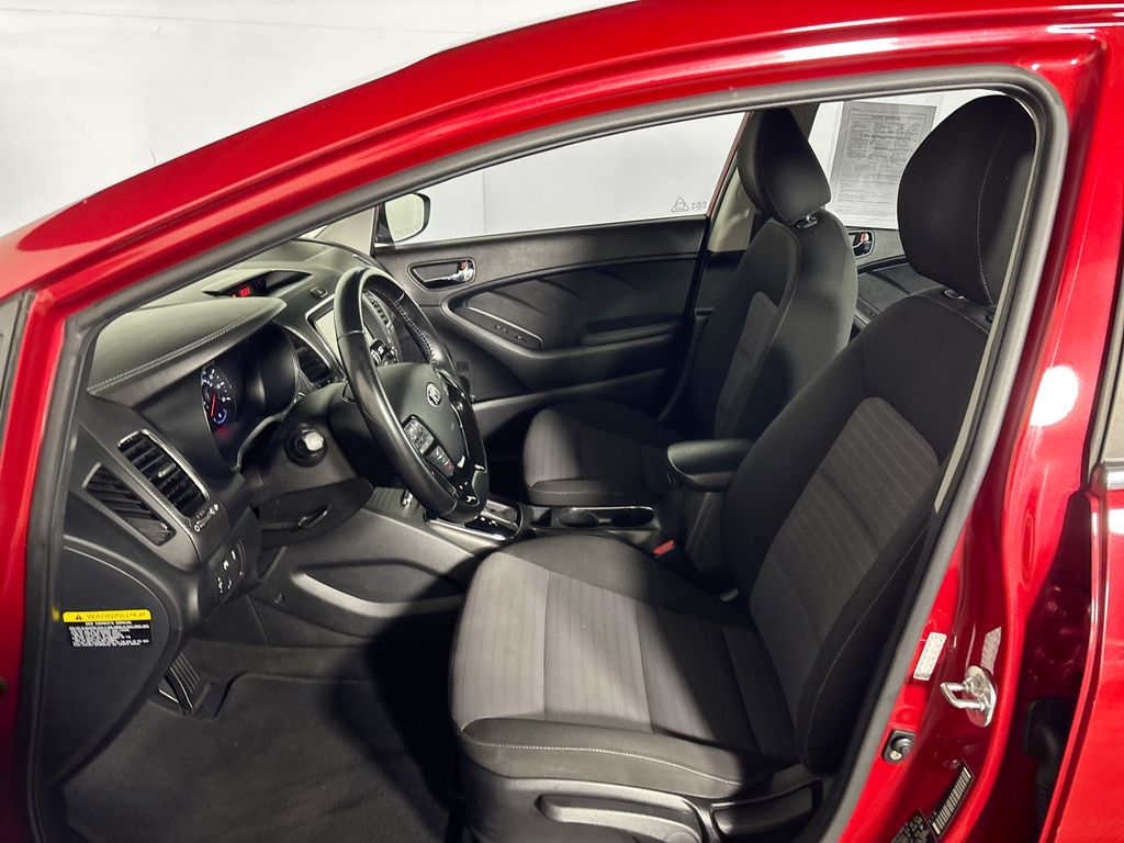 2017 Kia Forte S photo 11