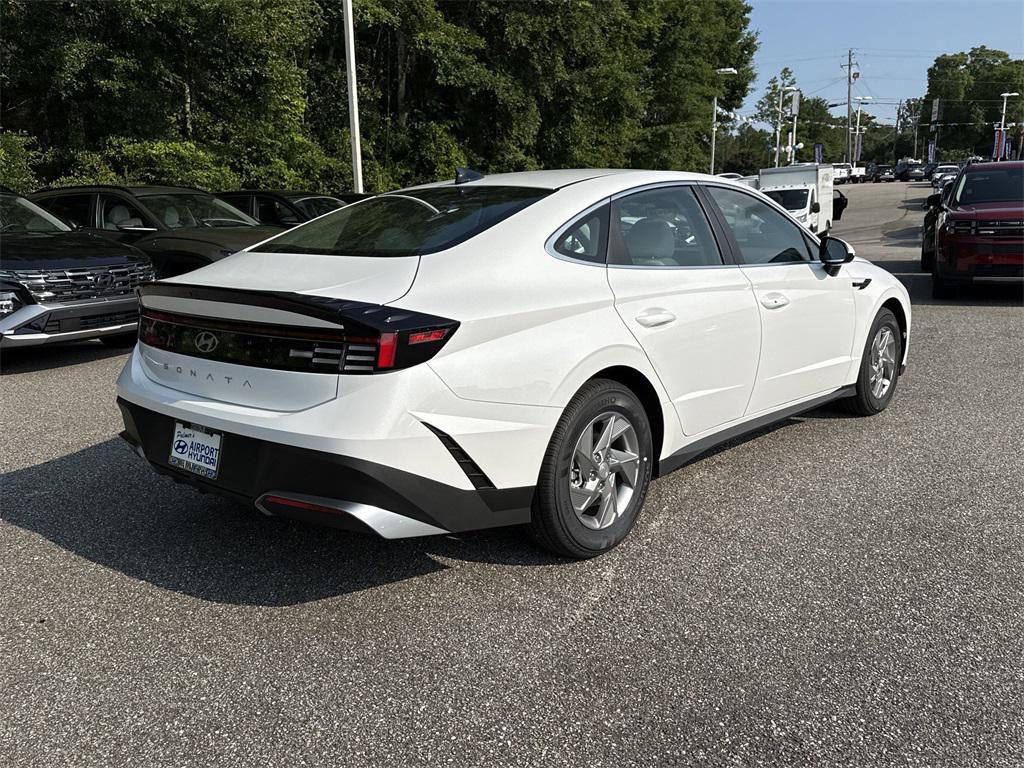 2025 Hyundai Sonata SE photo 3