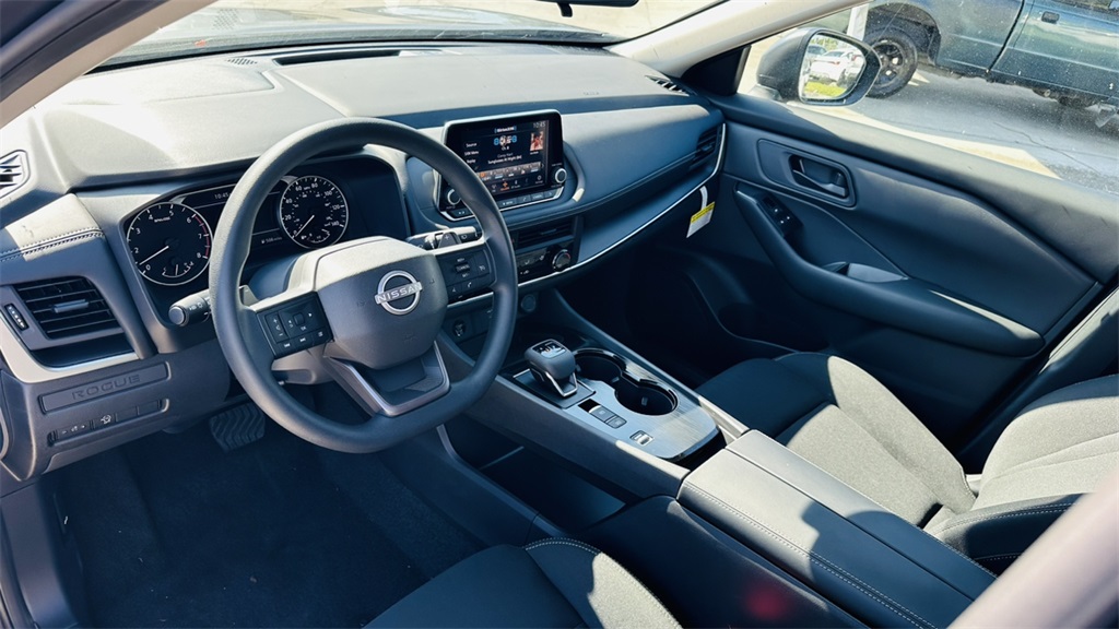 2025 Nissan Rogue S photo 10