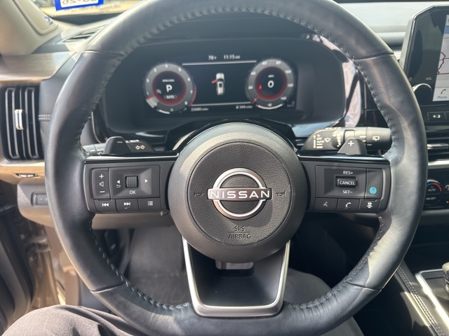 2023 Nissan Pathfinder Platinum photo 3