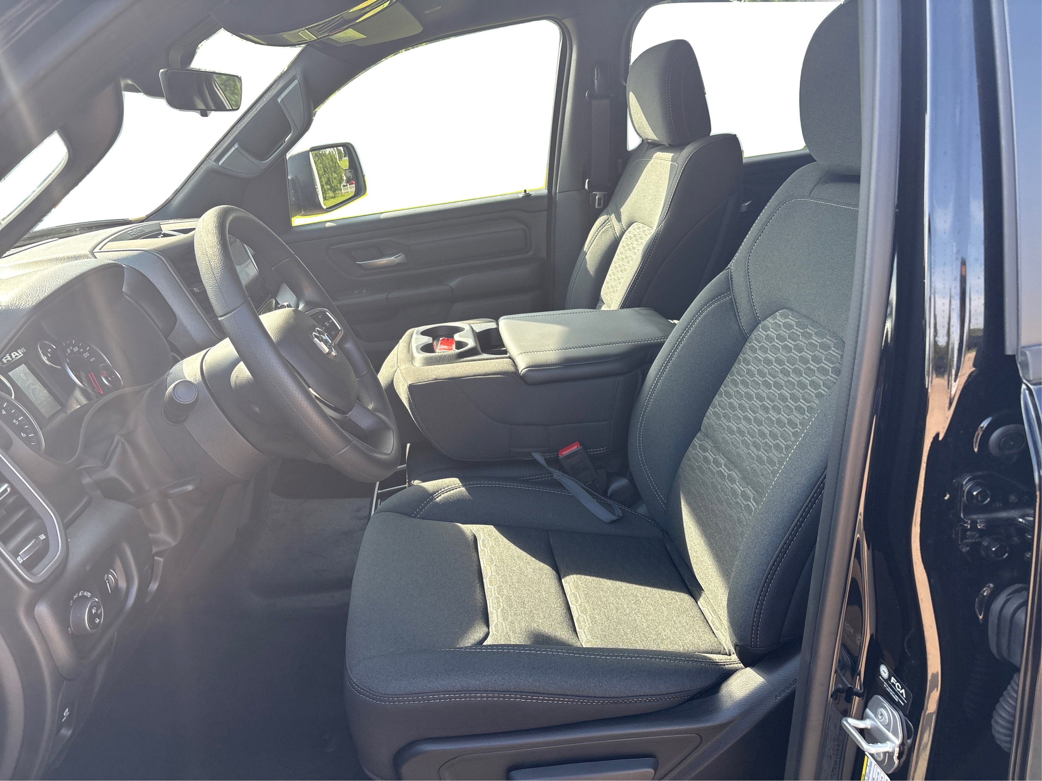 2025 Ram 1500 Tradesman photo 8