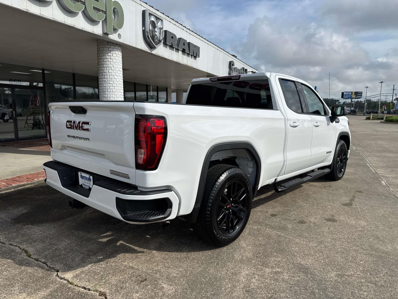 2024 Gmc Sierra 1500 Elevation photo 4