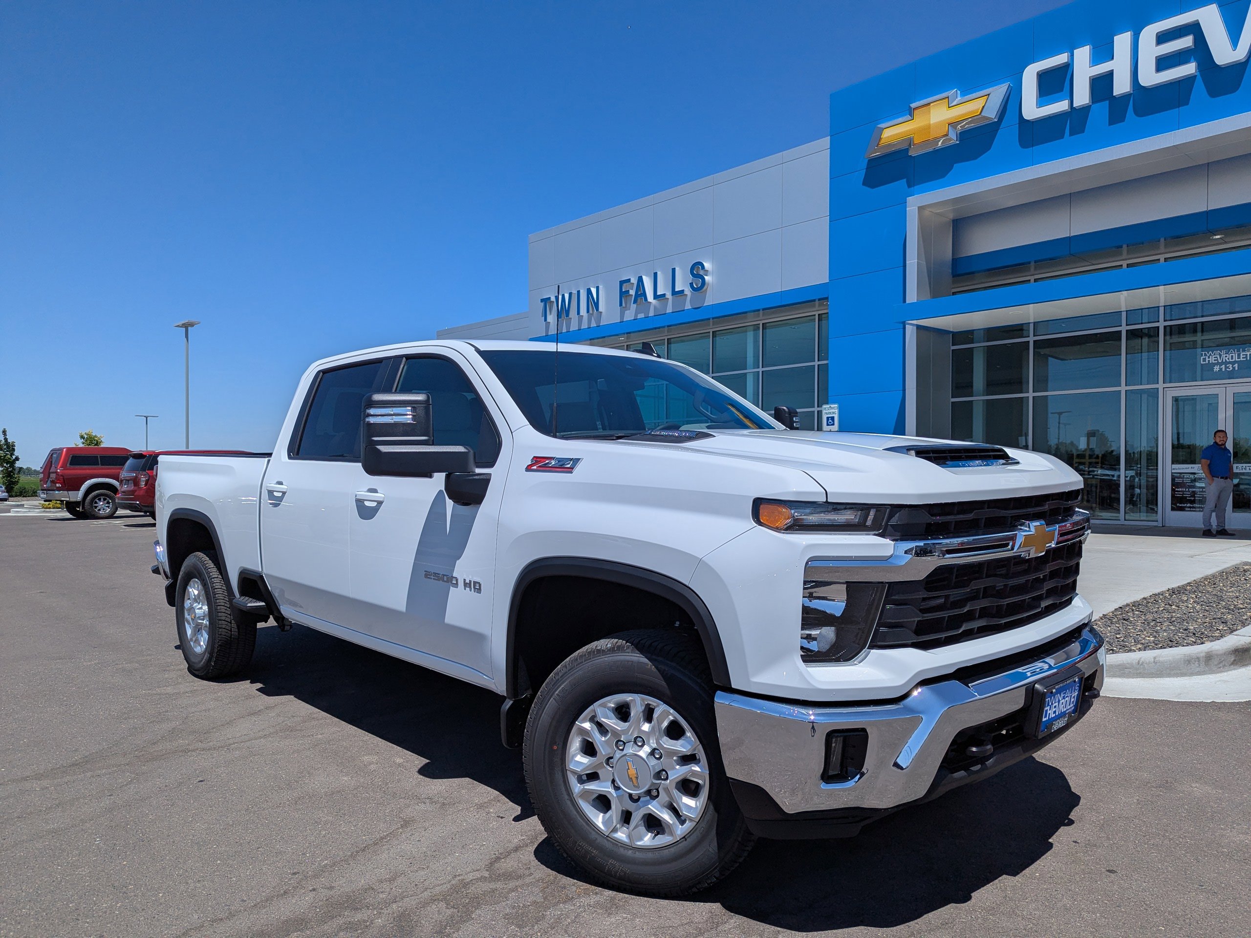 2025 Chevrolet Silverado LT photo 2