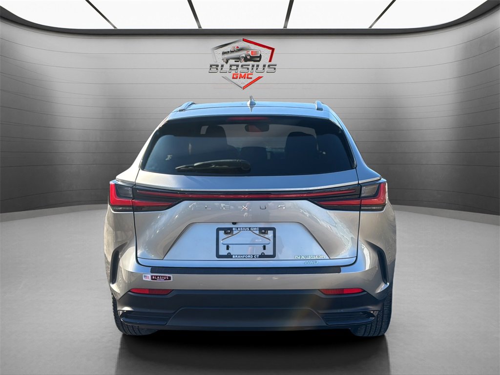 2022 Lexus NX 350h AWD photo 4