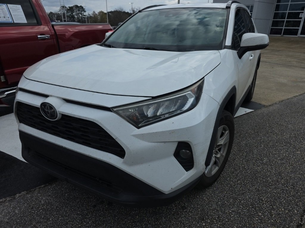 2020 Toyota RAV4 XLE's photo