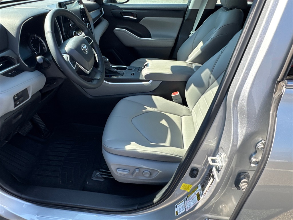 2022 Toyota Highlander XLE photo 9