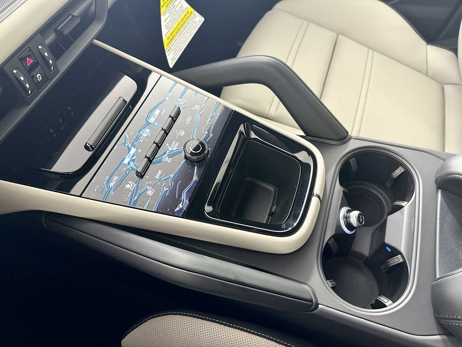 2025 Porsche Cayenne E-Hybrid photo 17