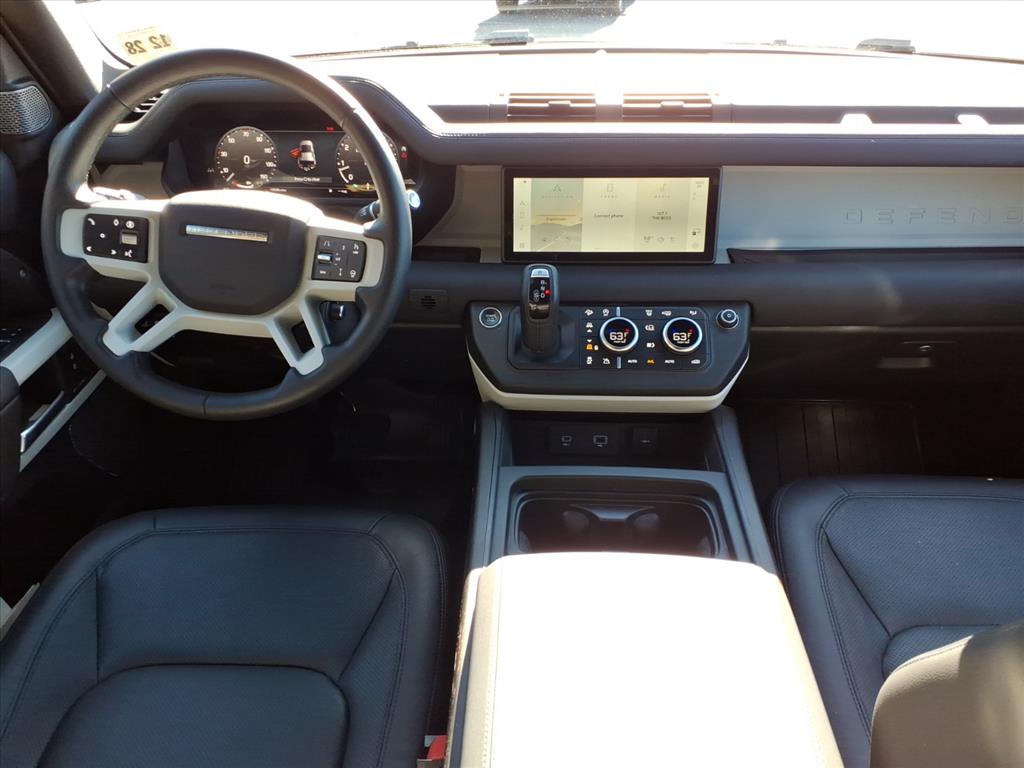2024 Land Rover Defender 110 S photo 4