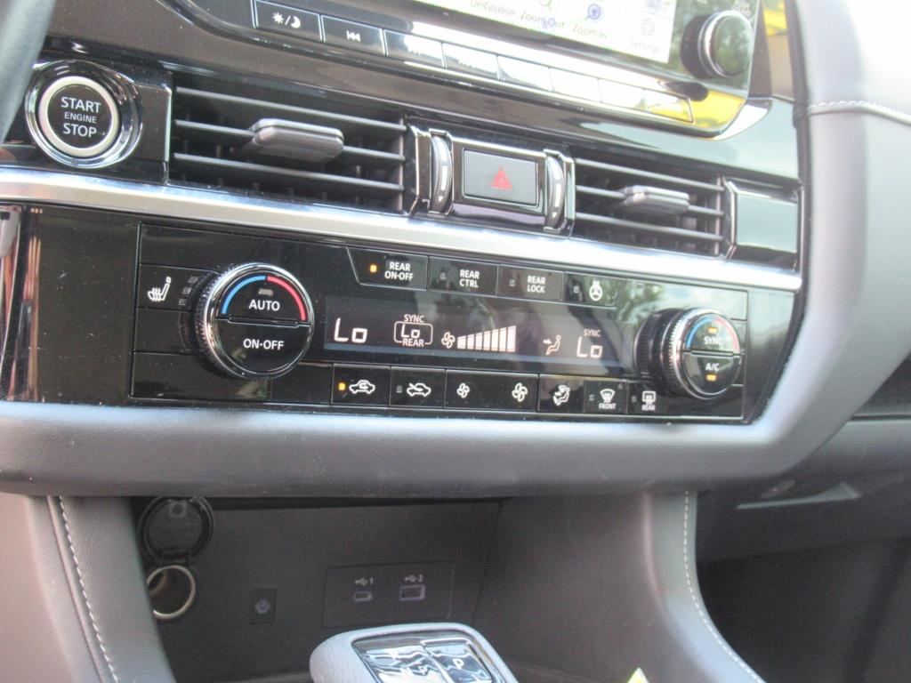 2023 Nissan Pathfinder SL photo 23