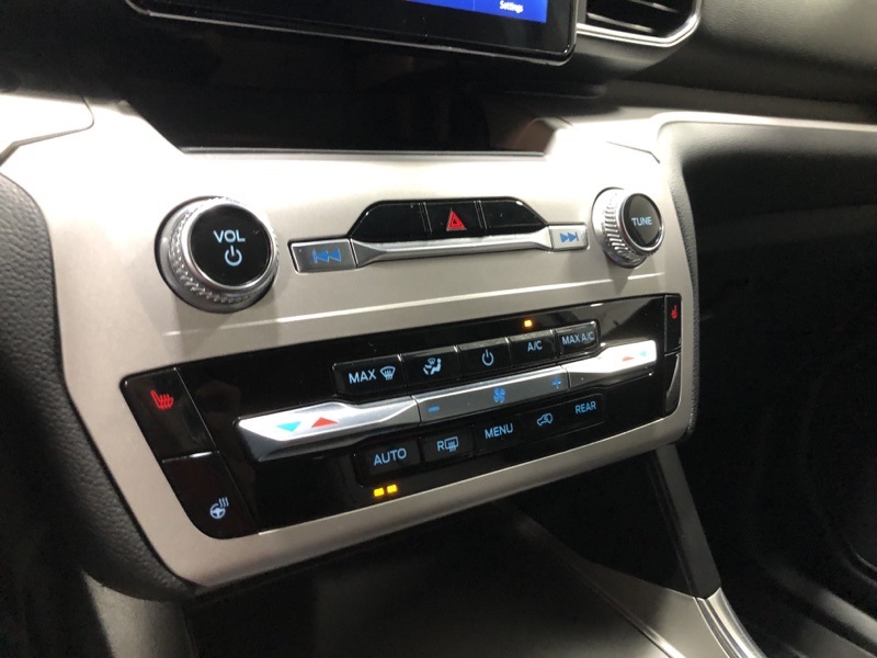 2023 Ford Explorer XLT photo 28