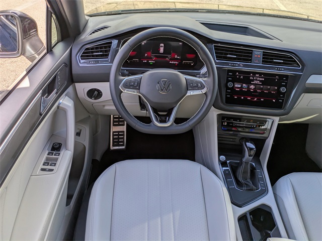 2023 Volkswagen Tiguan SE R-Line Black photo 16