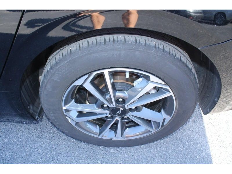 2024 Kia Forte LXS photo 6
