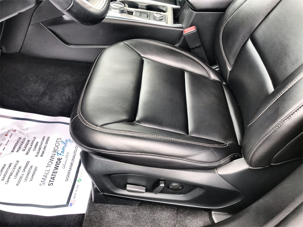 2023 Ford Explorer XLT photo 11