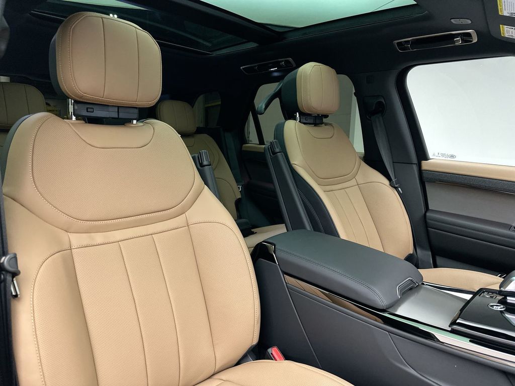 2025 Land Rover Range Rover Sport SE photo 5
