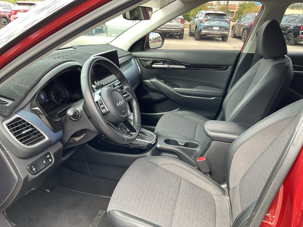 2023 Kia Seltos S photo 13