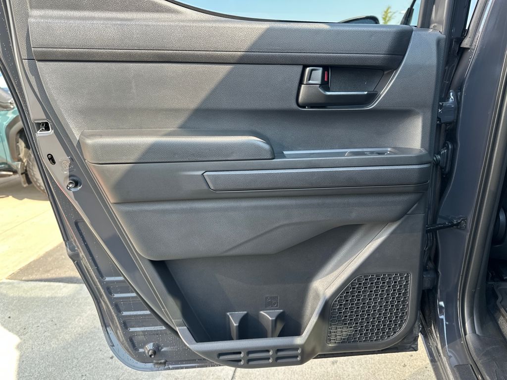 2025 Toyota Tacoma SR5 4x4 Double Cab photo 12