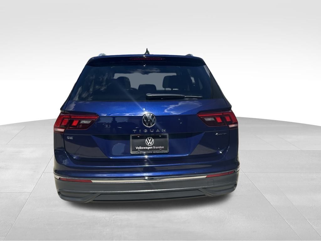 2022 Volkswagen Tiguan SE photo 3
