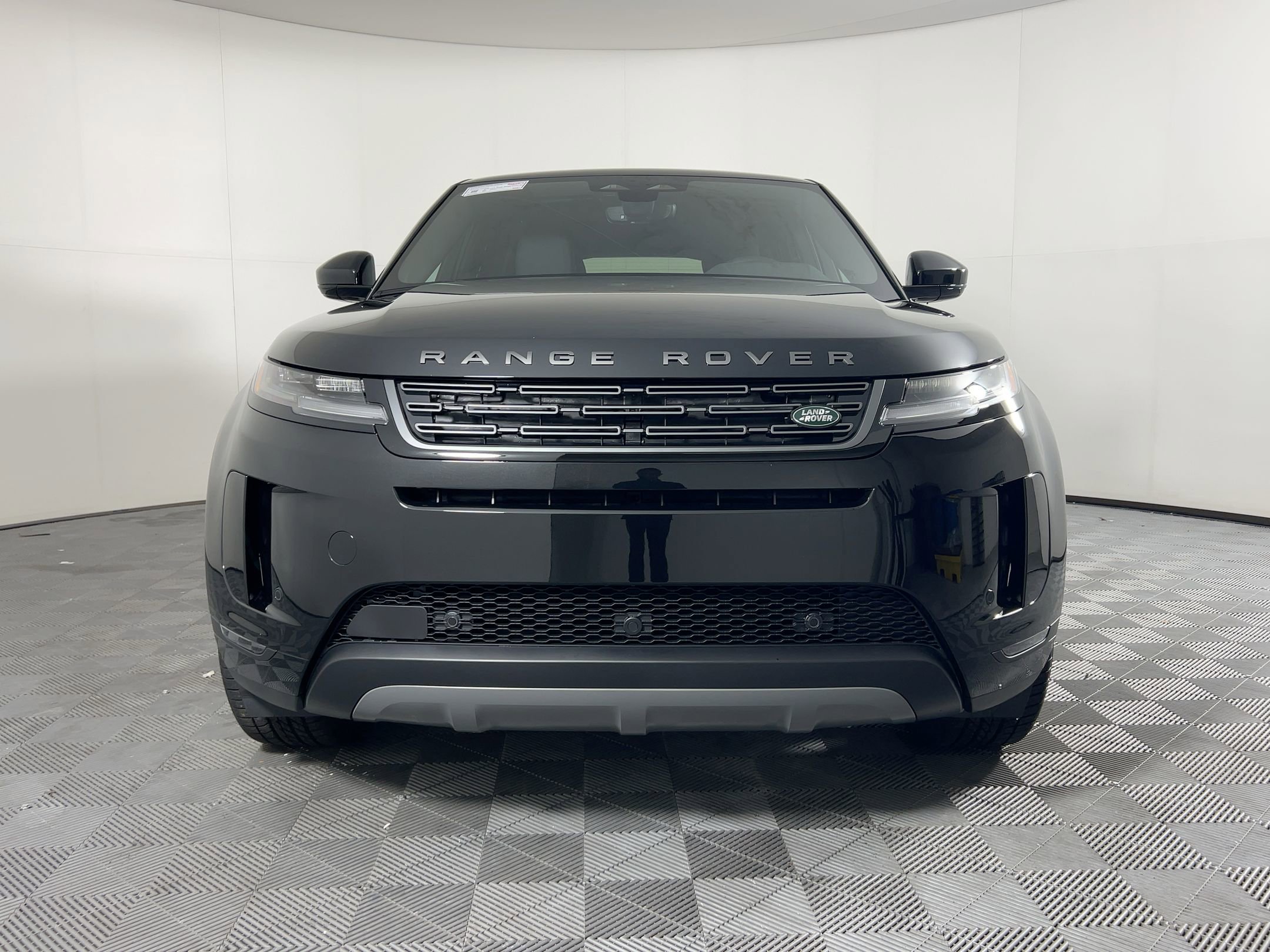 2026 Land Rover Range Rover Evoque S photo 4