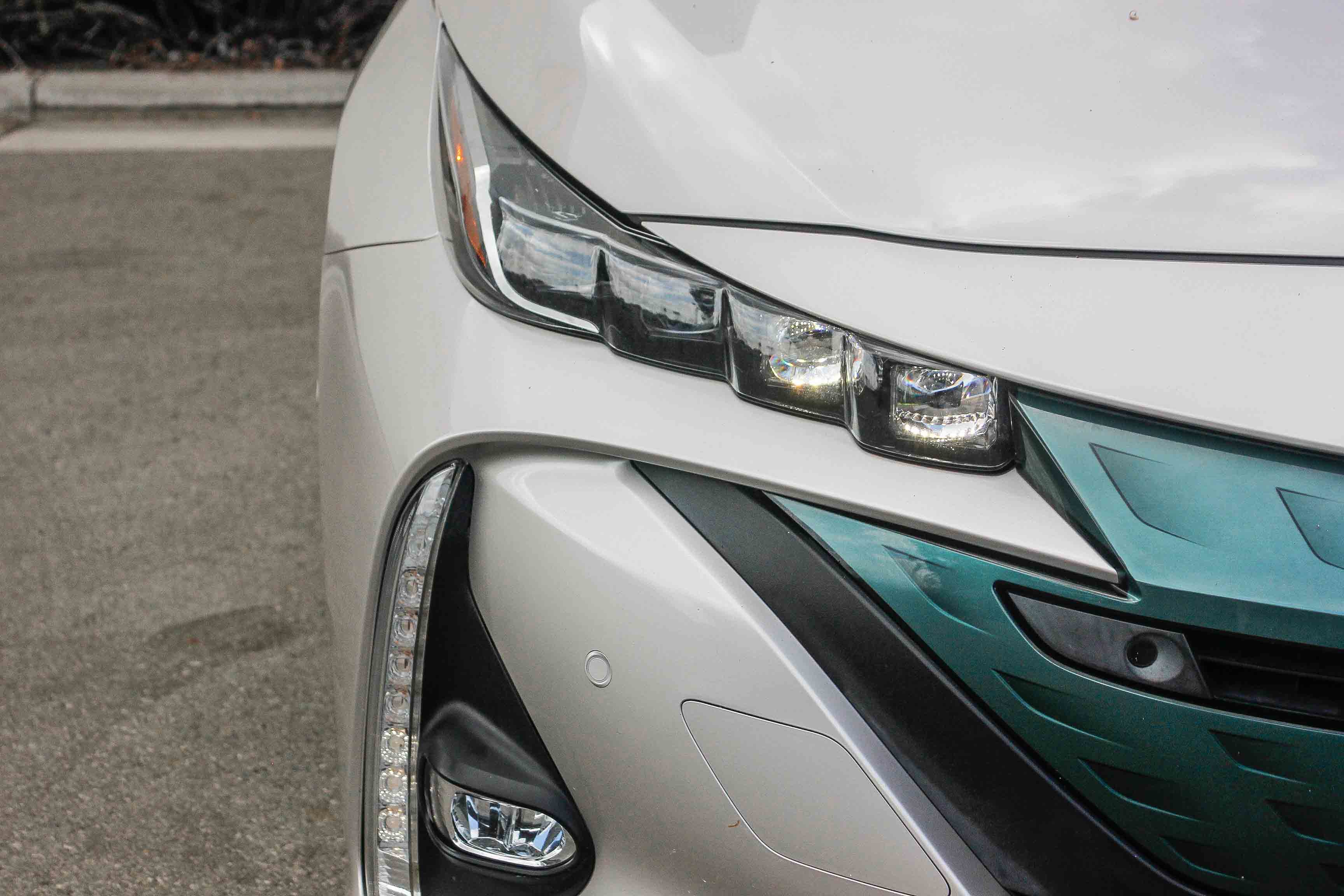 2017 Toyota Prius Prime Advanced photo 4