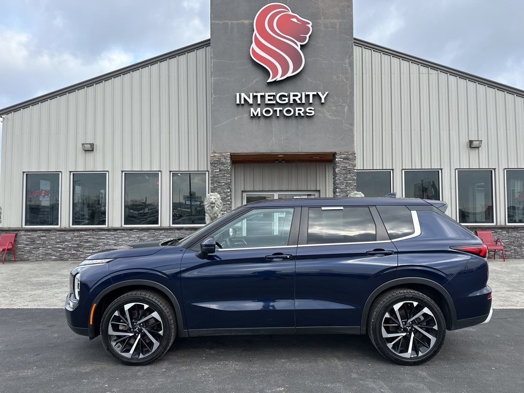 2024 Mitsubishi Outlander SE's photo