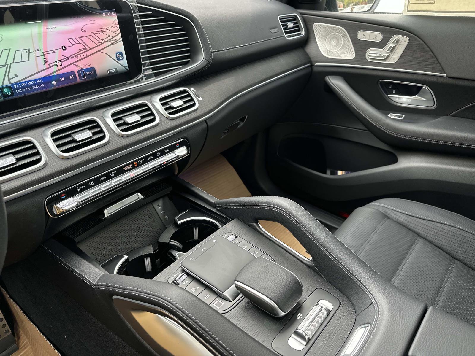 2026 Mercedes Benz GLS 450 4MATIC photo 17