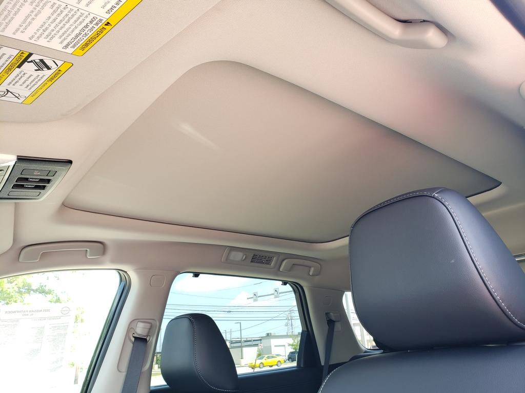 2025 Nissan Pathfinder SL photo 10