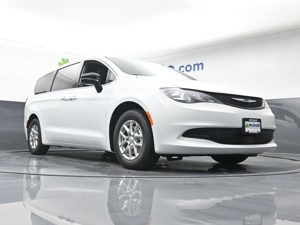 2026 Chrysler Voyager LX photo 21