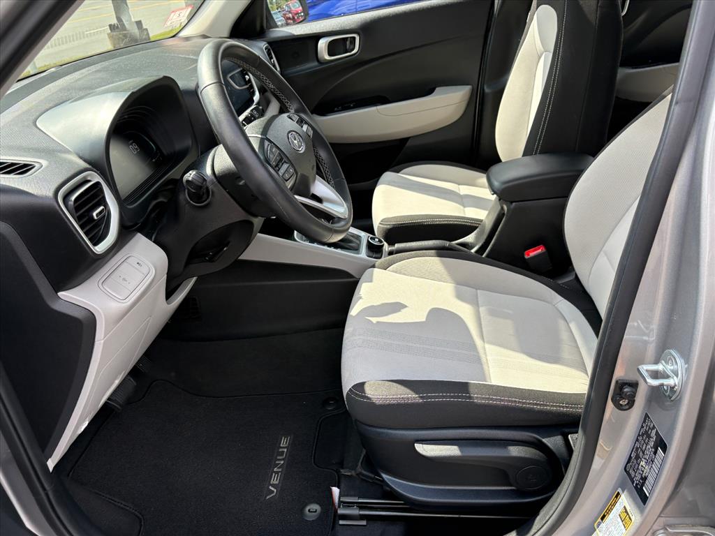 2023 Hyundai Venue SEL Limited photo 13