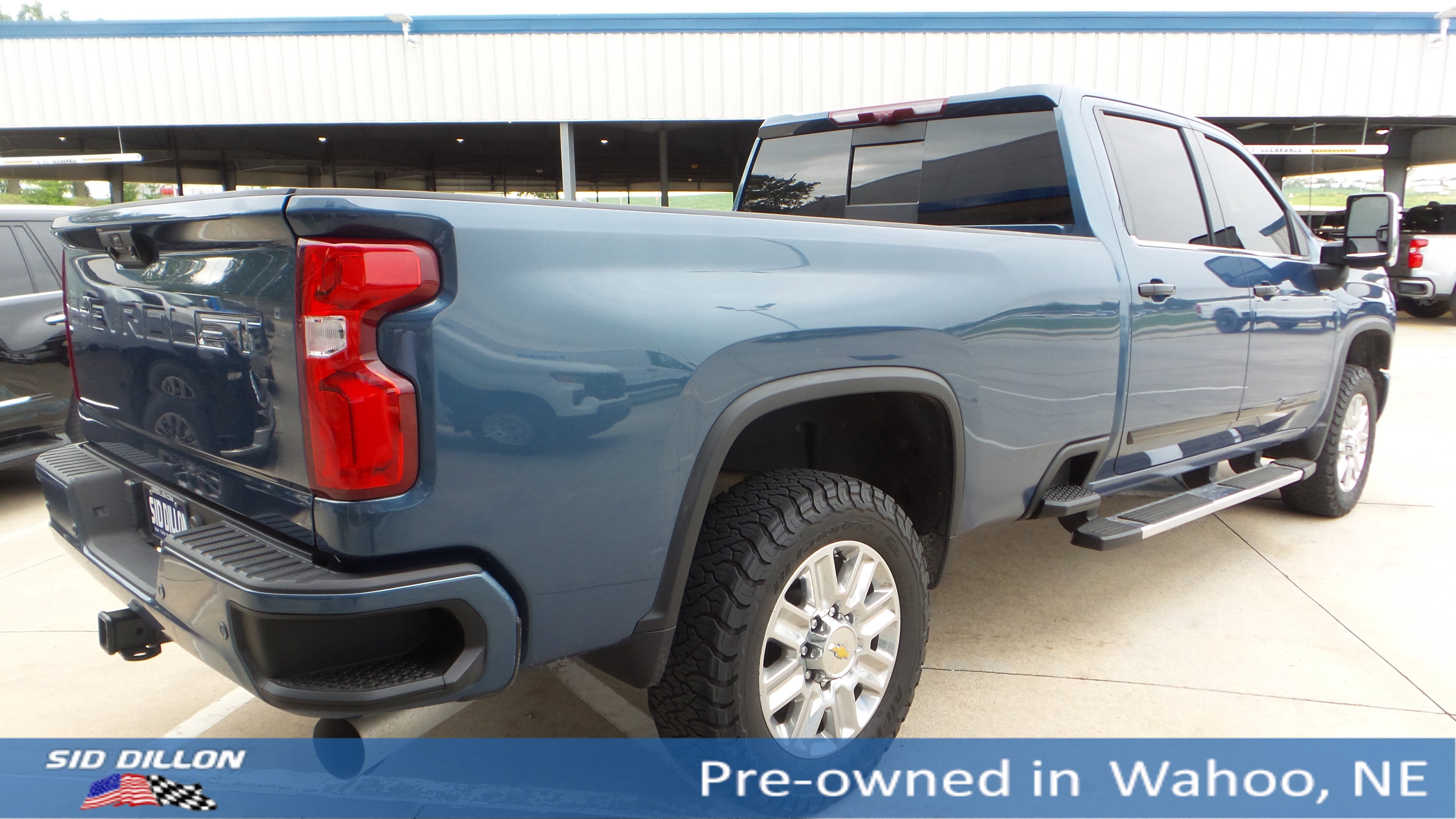 Used 2024 Lakeshore Blue Metallic Chevrolet High Country image 5
