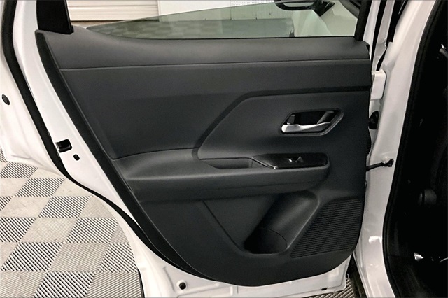 2025 Nissan Kicks SV photo 27