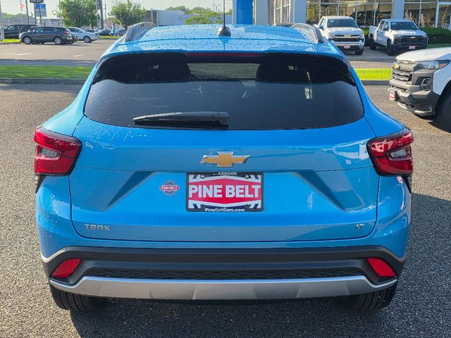 2025 Chevrolet Trax LT photo 11