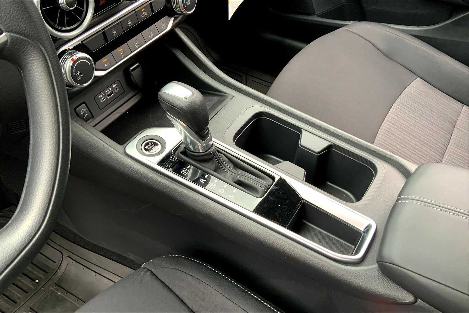 2025 Nissan Sentra SV photo 7