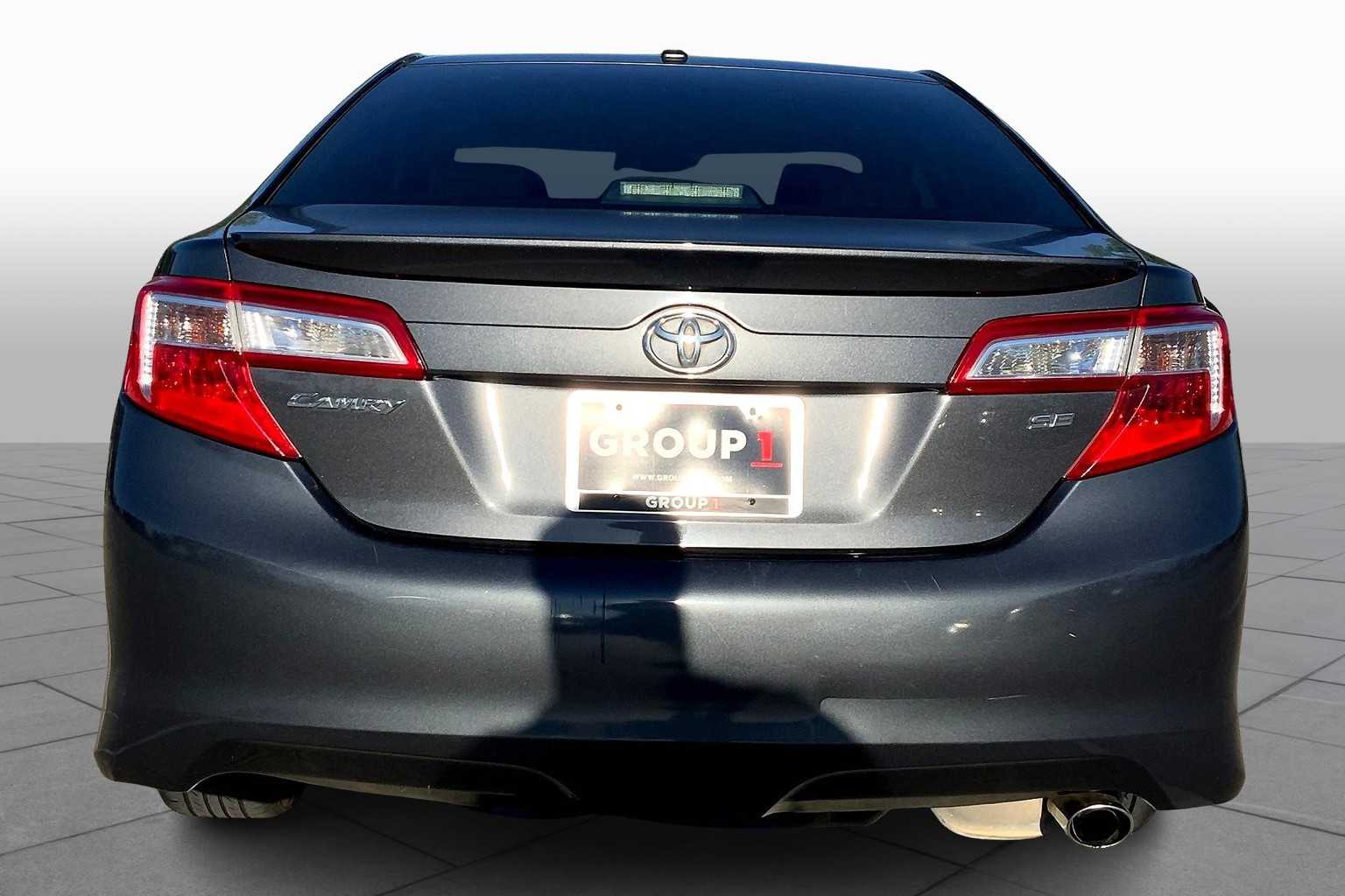 2012 Toyota Camry SE photo 4
