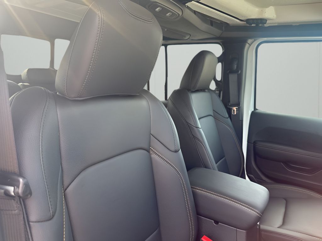 2025 Jeep Gladiator Sport photo 13
