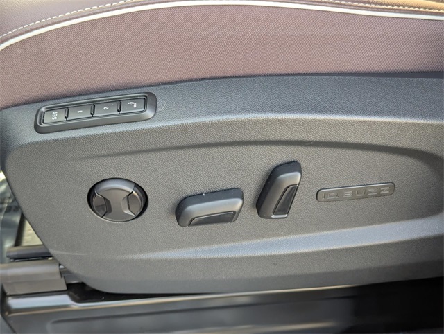 2025 Volkswagen ID. Buzz Pro S photo 11