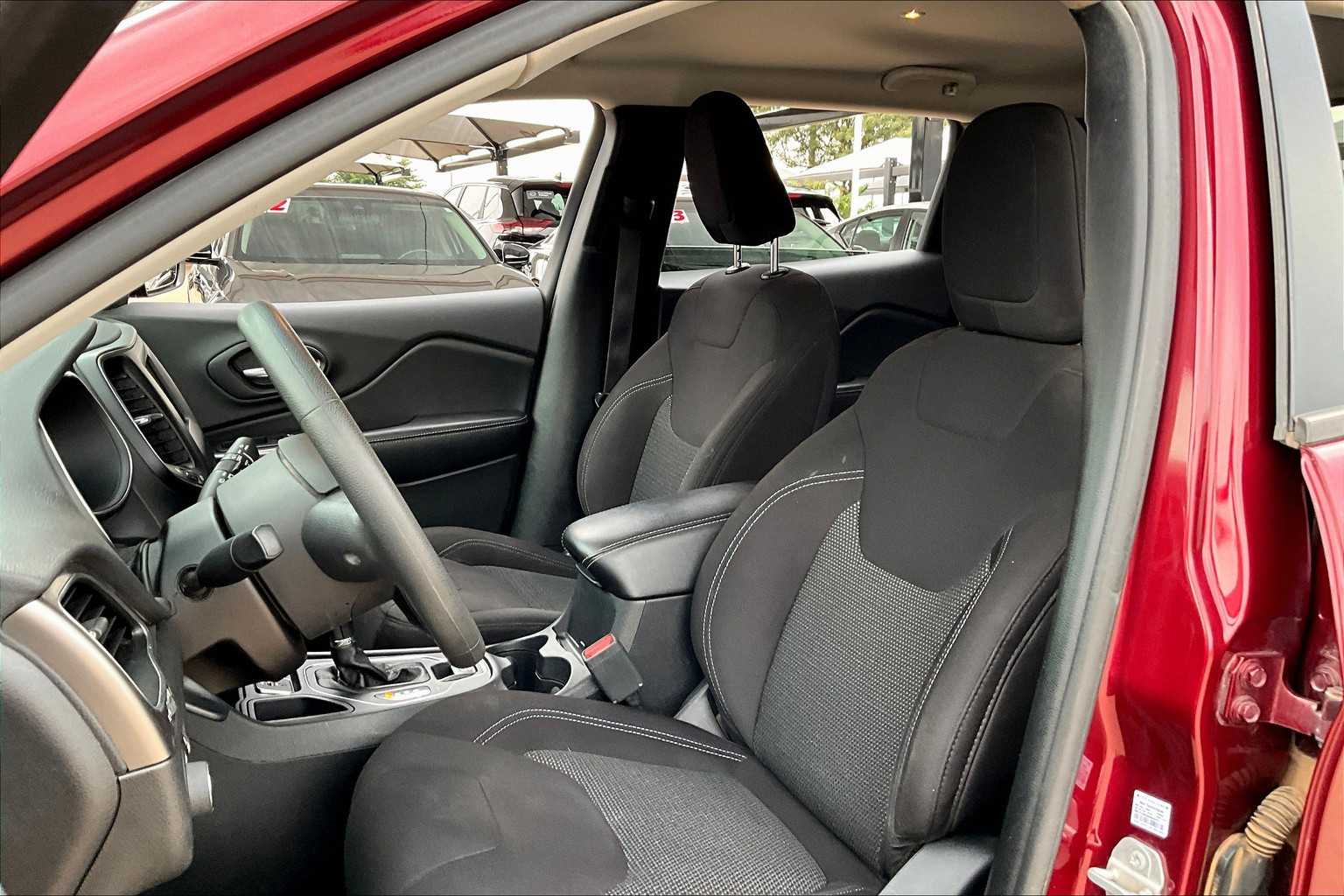 2020 Jeep Cherokee Latitude photo 7