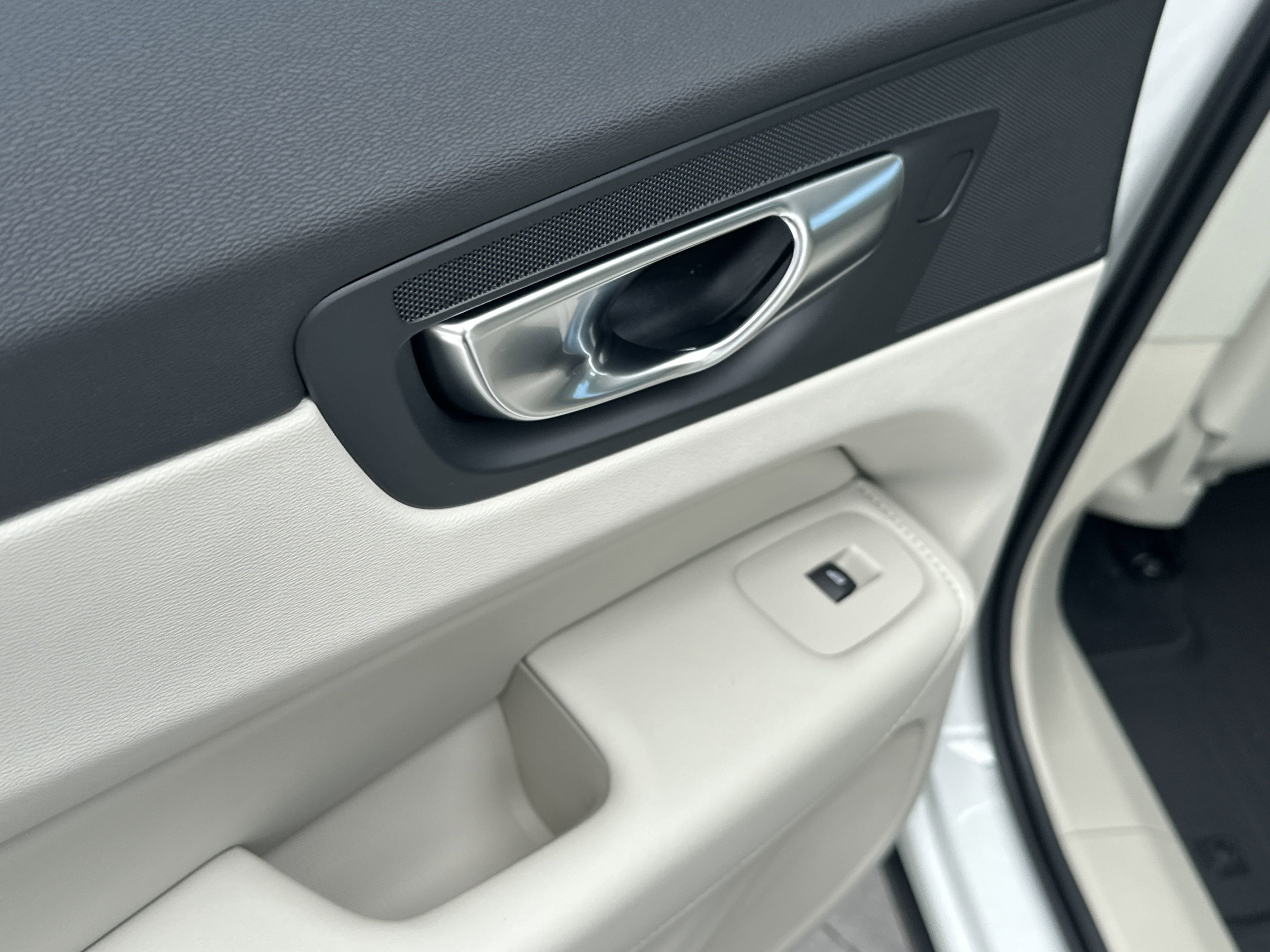 2026 Volvo XC60 B5 photo 10