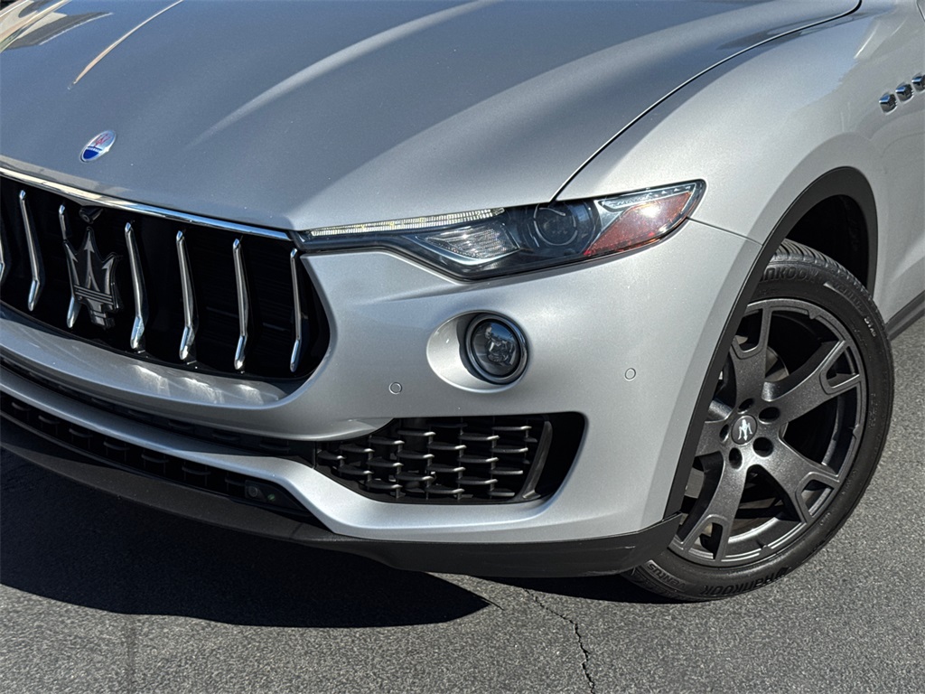 2018 Maserati Levante Base photo 2