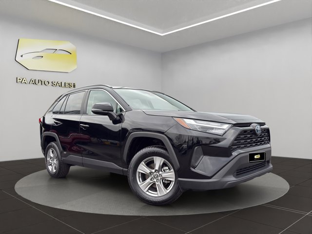 2024 Toyota RAV4 XLE's photo